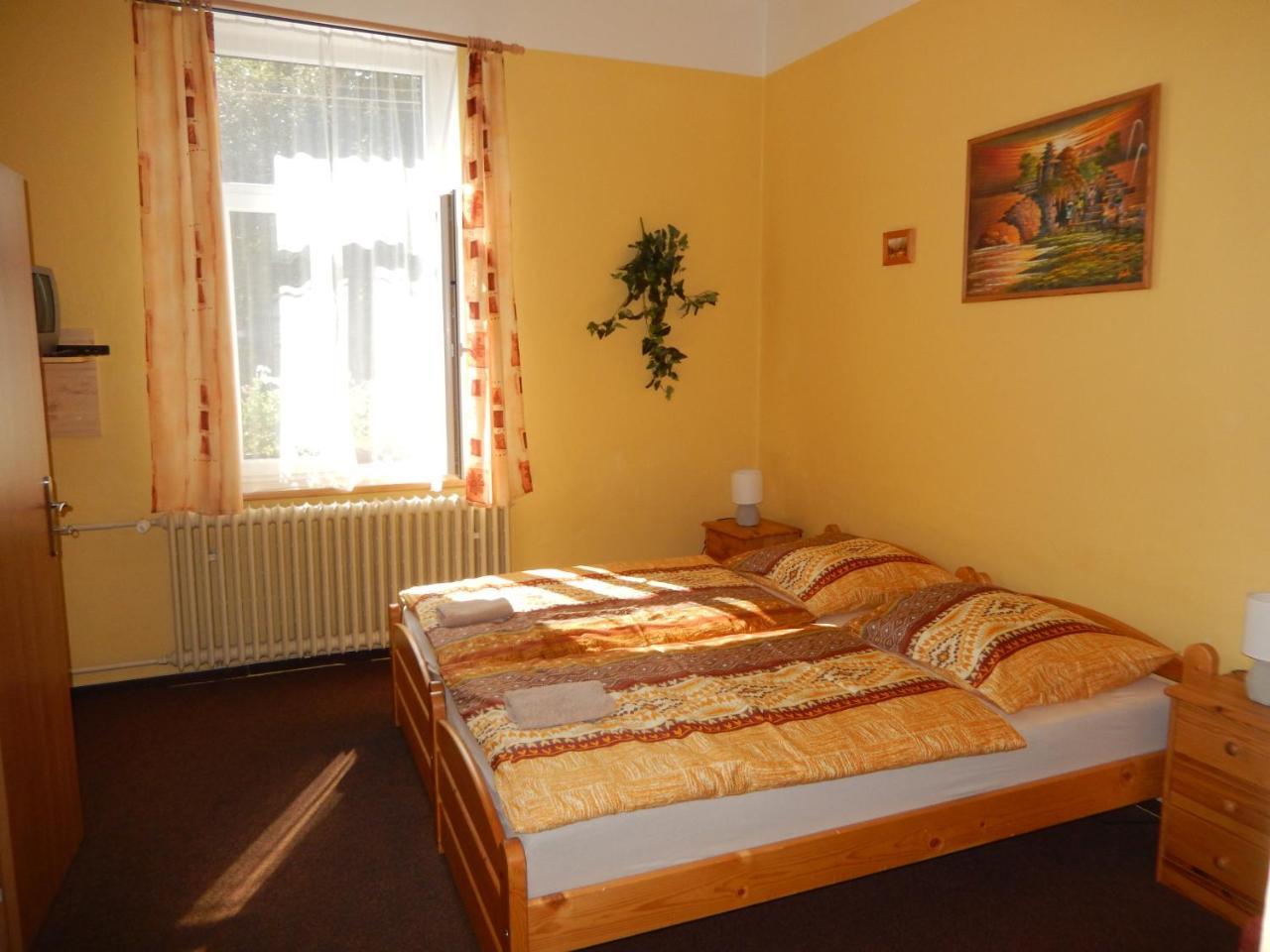 Hotel Penzion Manetin U Sv. Barbory Extérieur photo