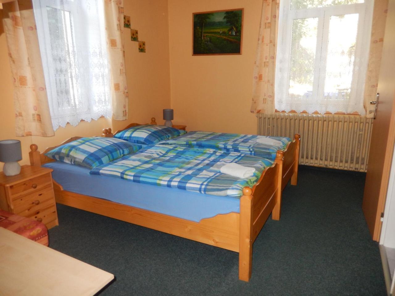Hotel Penzion Manetin U Sv. Barbory Extérieur photo
